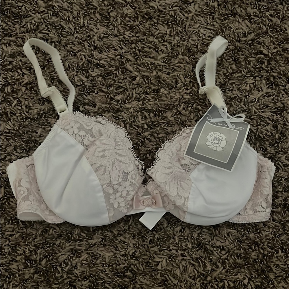 Oscar de la Renta White and Pink Lace Bra
